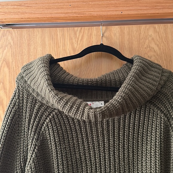 Cropped olive green sweater - Picture 3 of 3